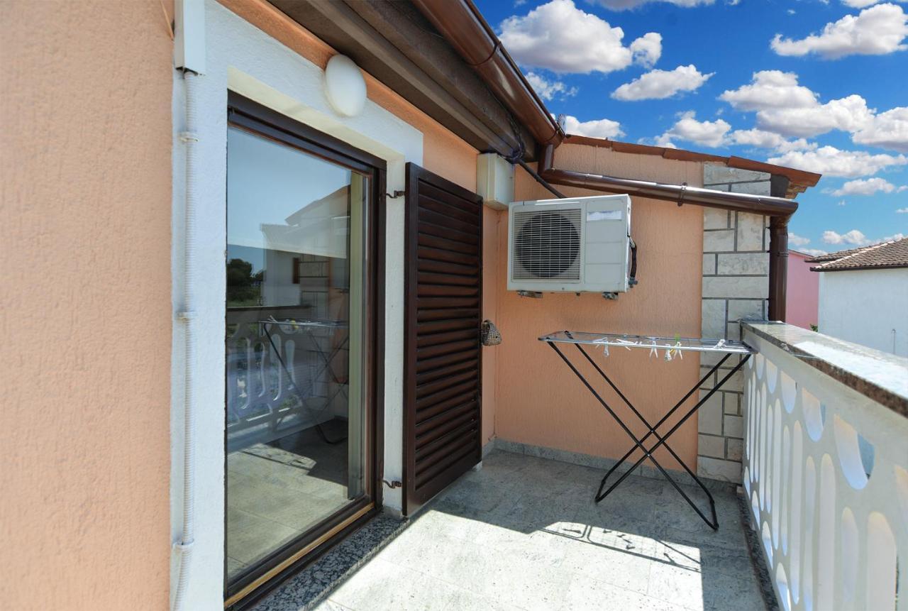 Apartment Mirela 2145 Fazana Exterior photo