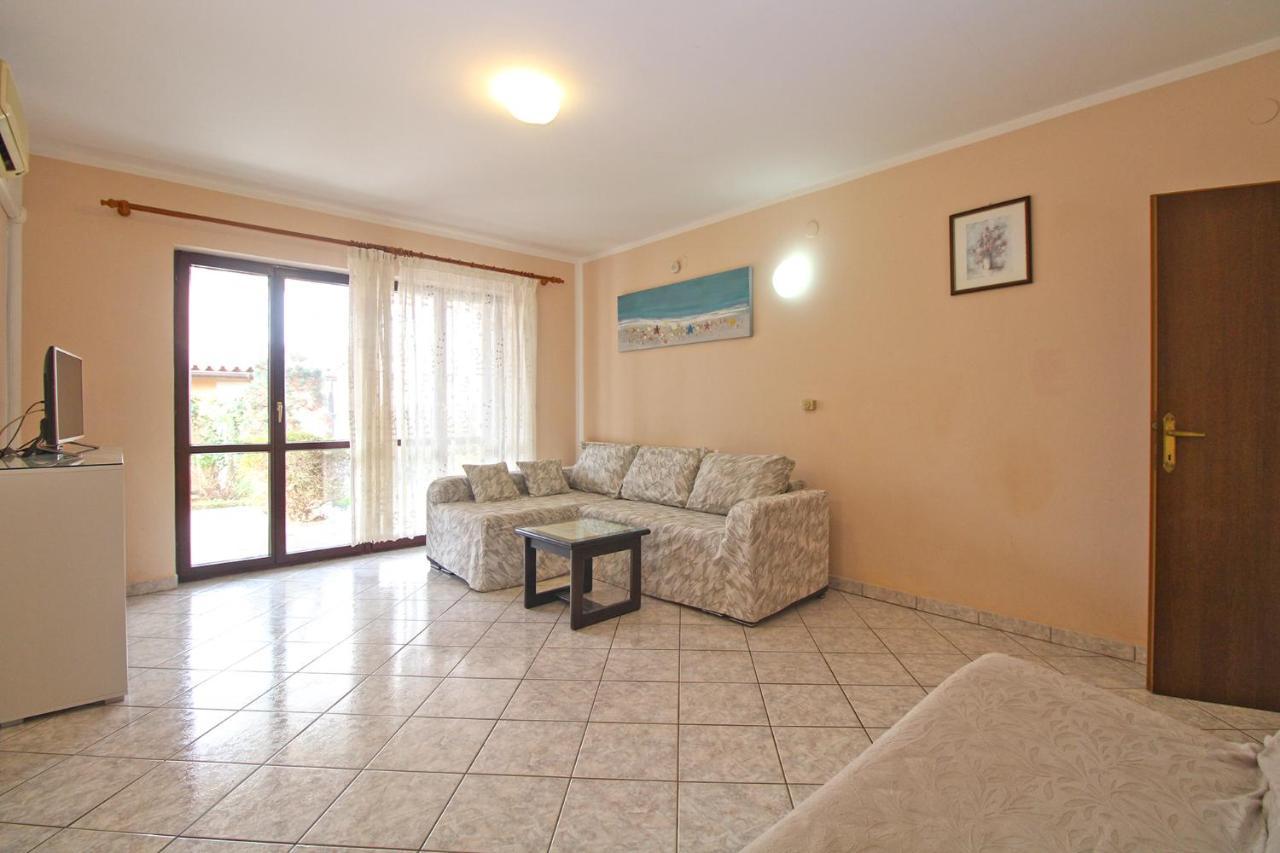 Apartment Mirela 2145 Fazana Exterior photo